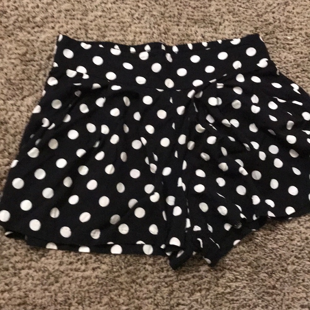 Polka dot flowy shorts